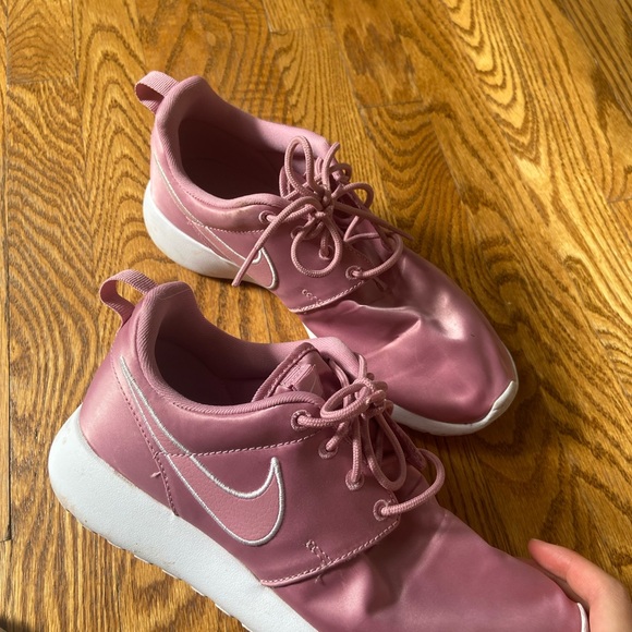 Suede Nike sneakers - Picture 2 of 3